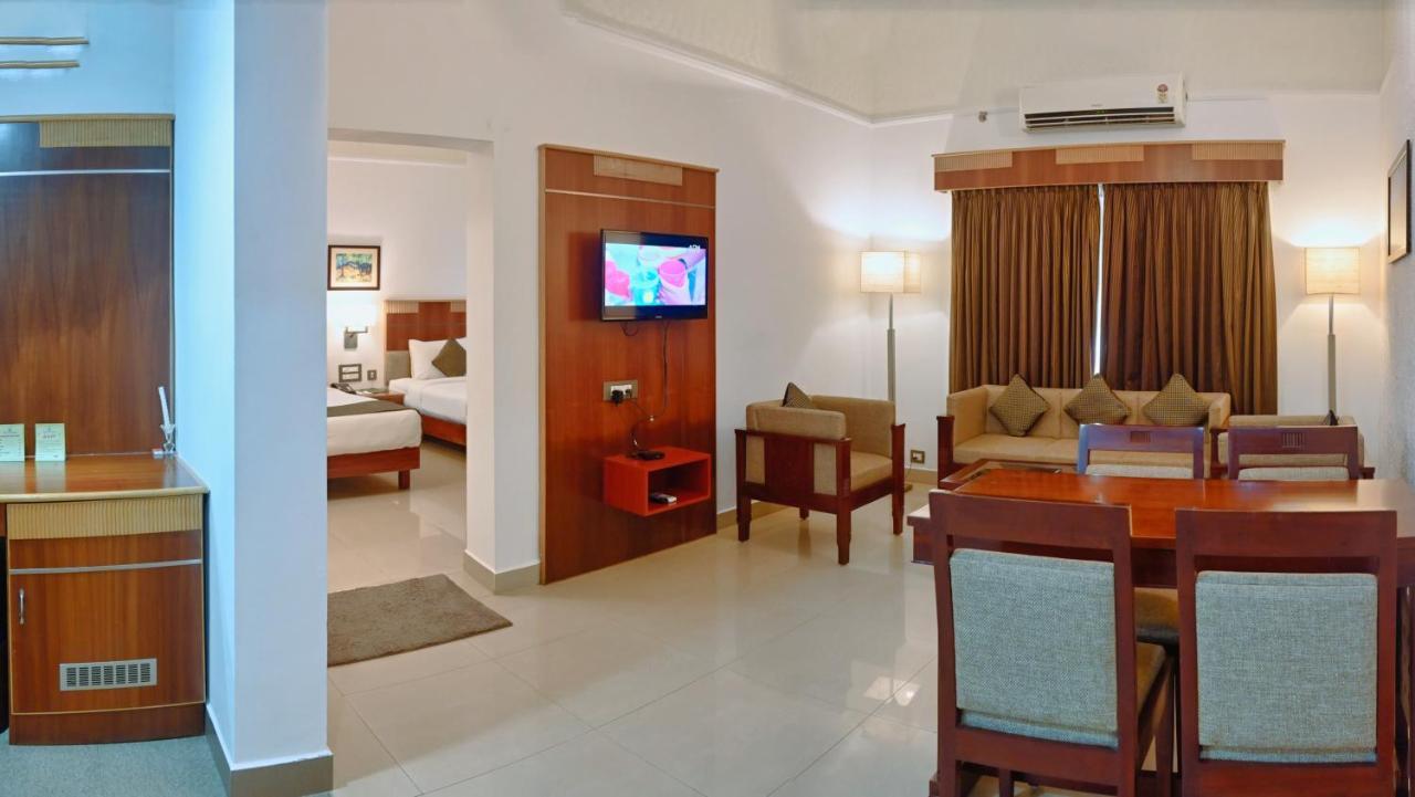 Contour Backwaters Hotel Resort & Convention Centre Ramankari Экстерьер фото
